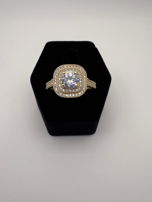 Womenβs engagement ring diamond 10k size6.5