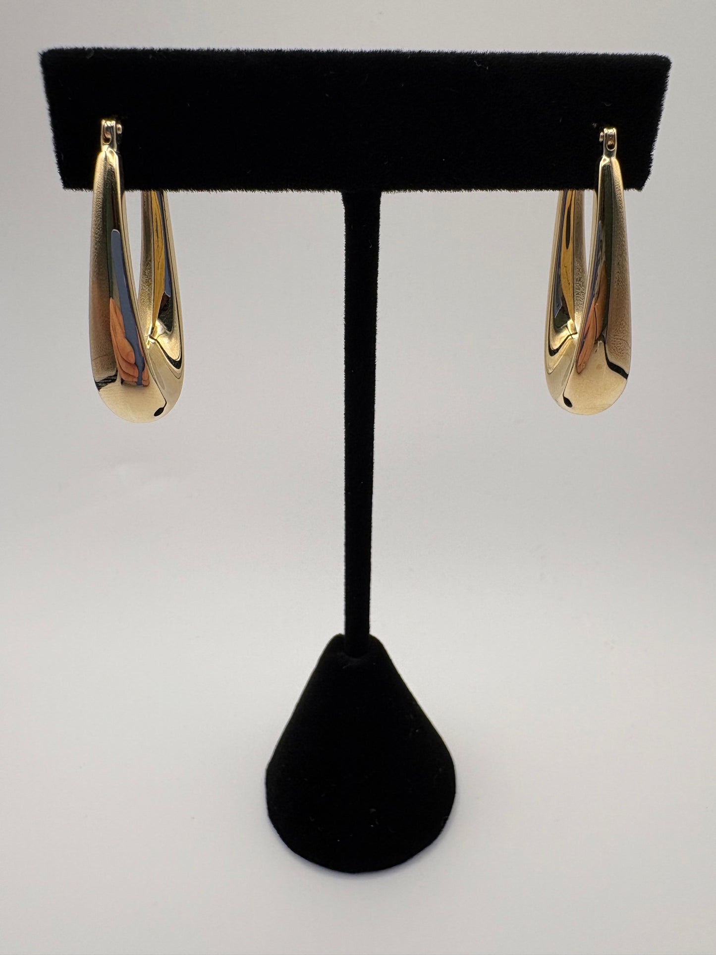 Oval gold hoop thick 10k