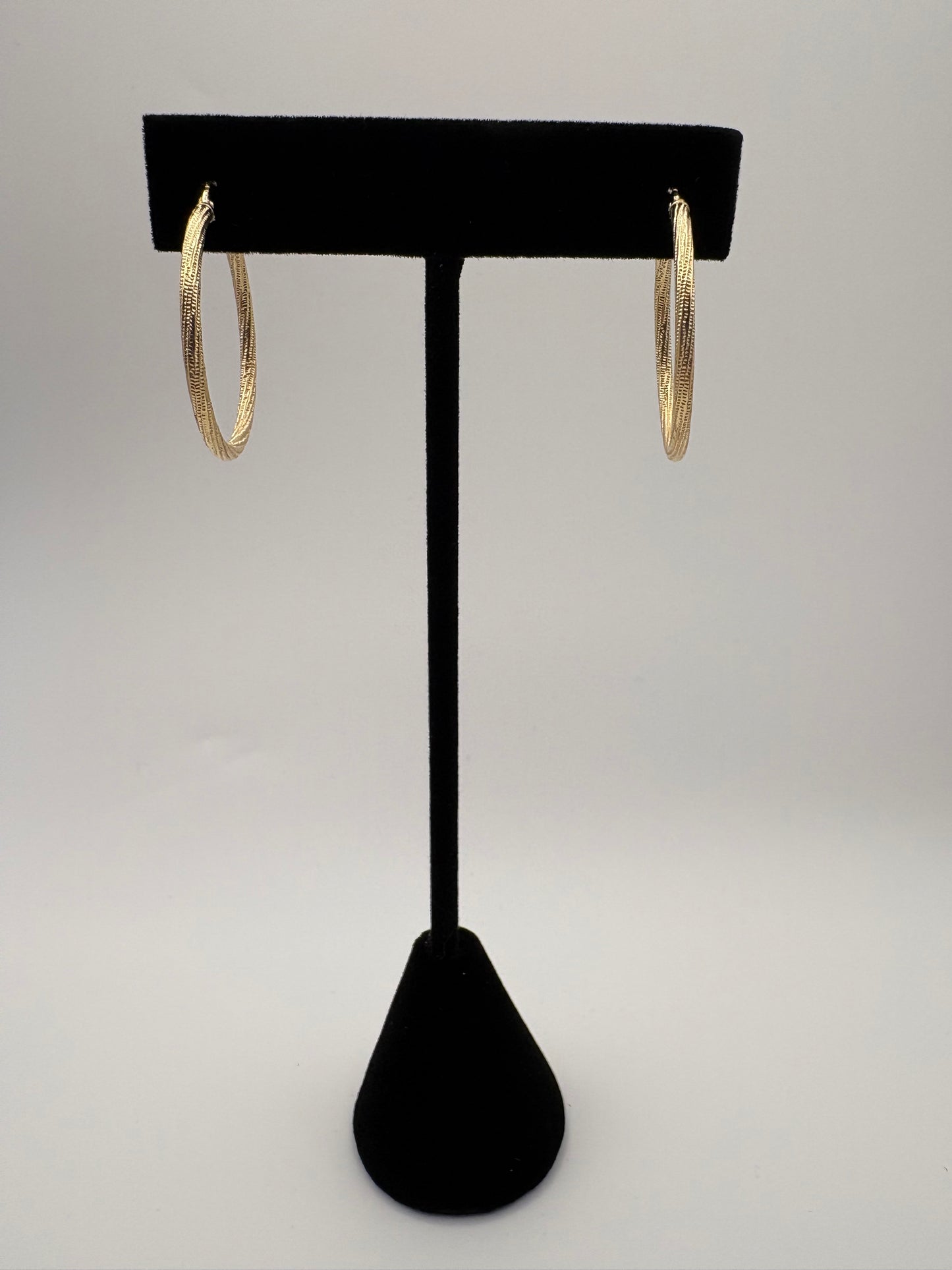 Gold hoop earring 10k