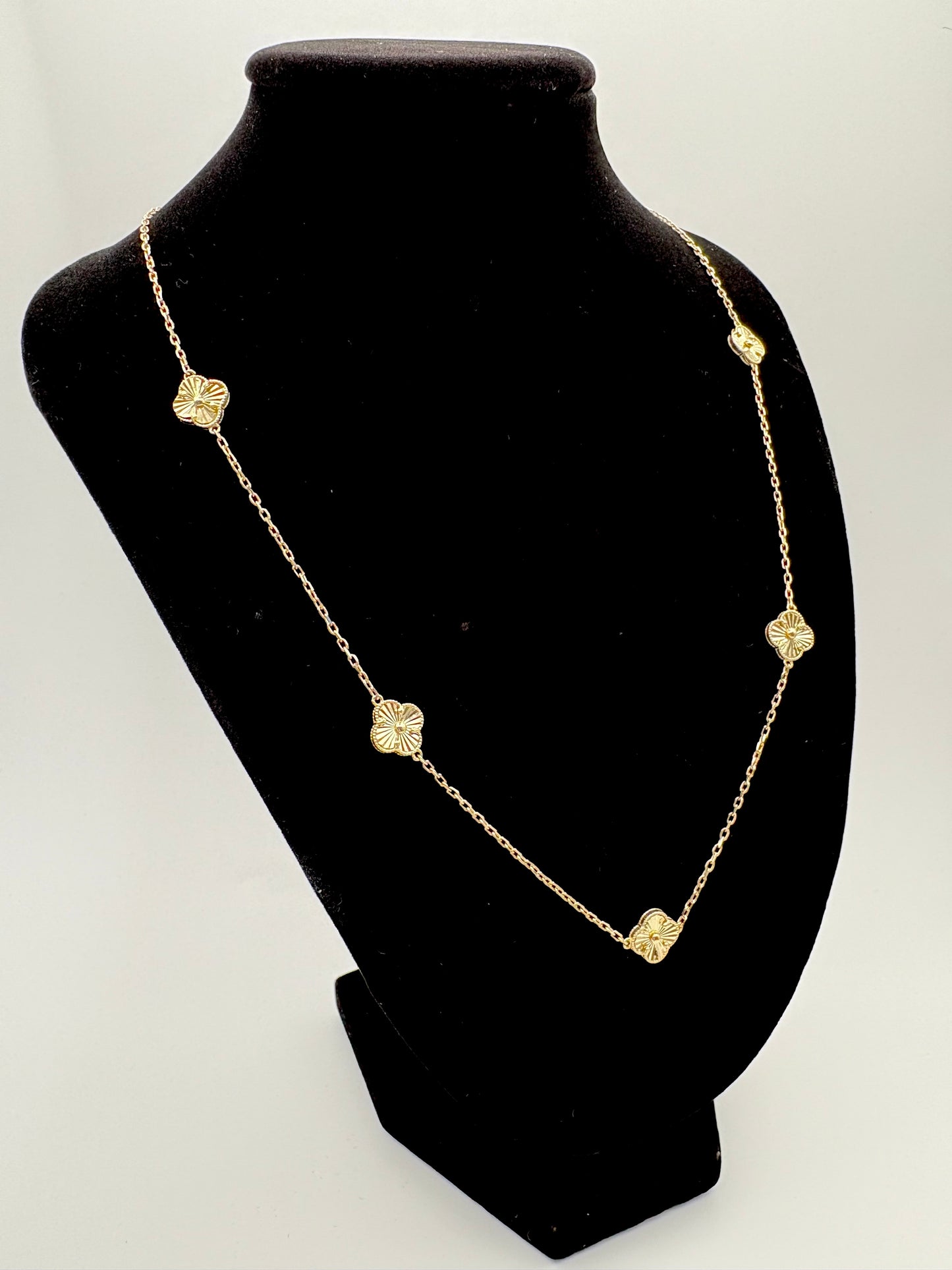 10k women’s necklace /5 clovers small 18”