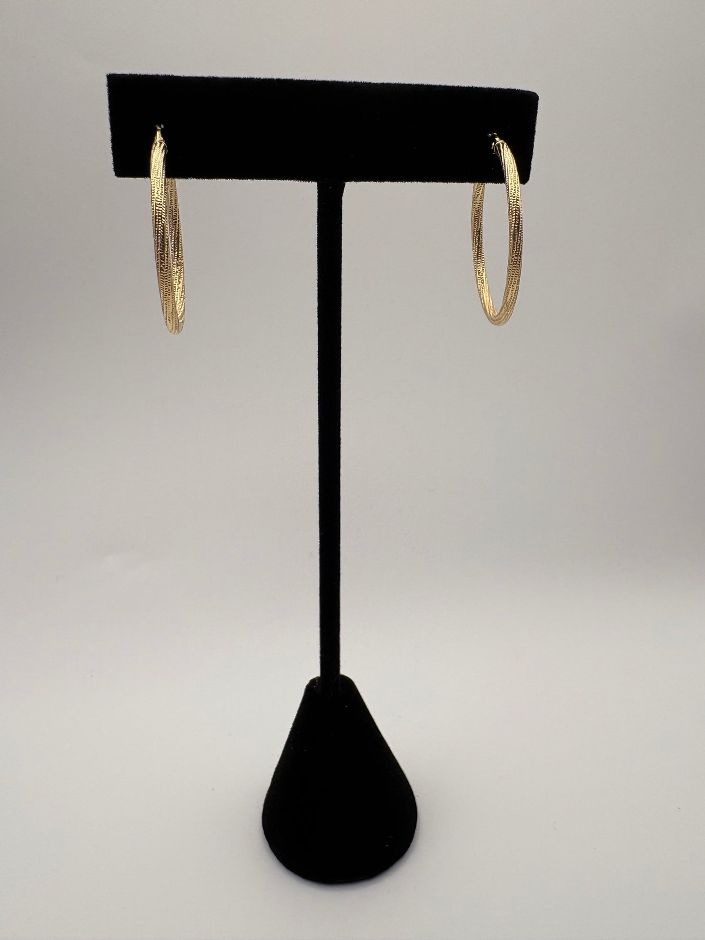 Gold hoop earring 10k