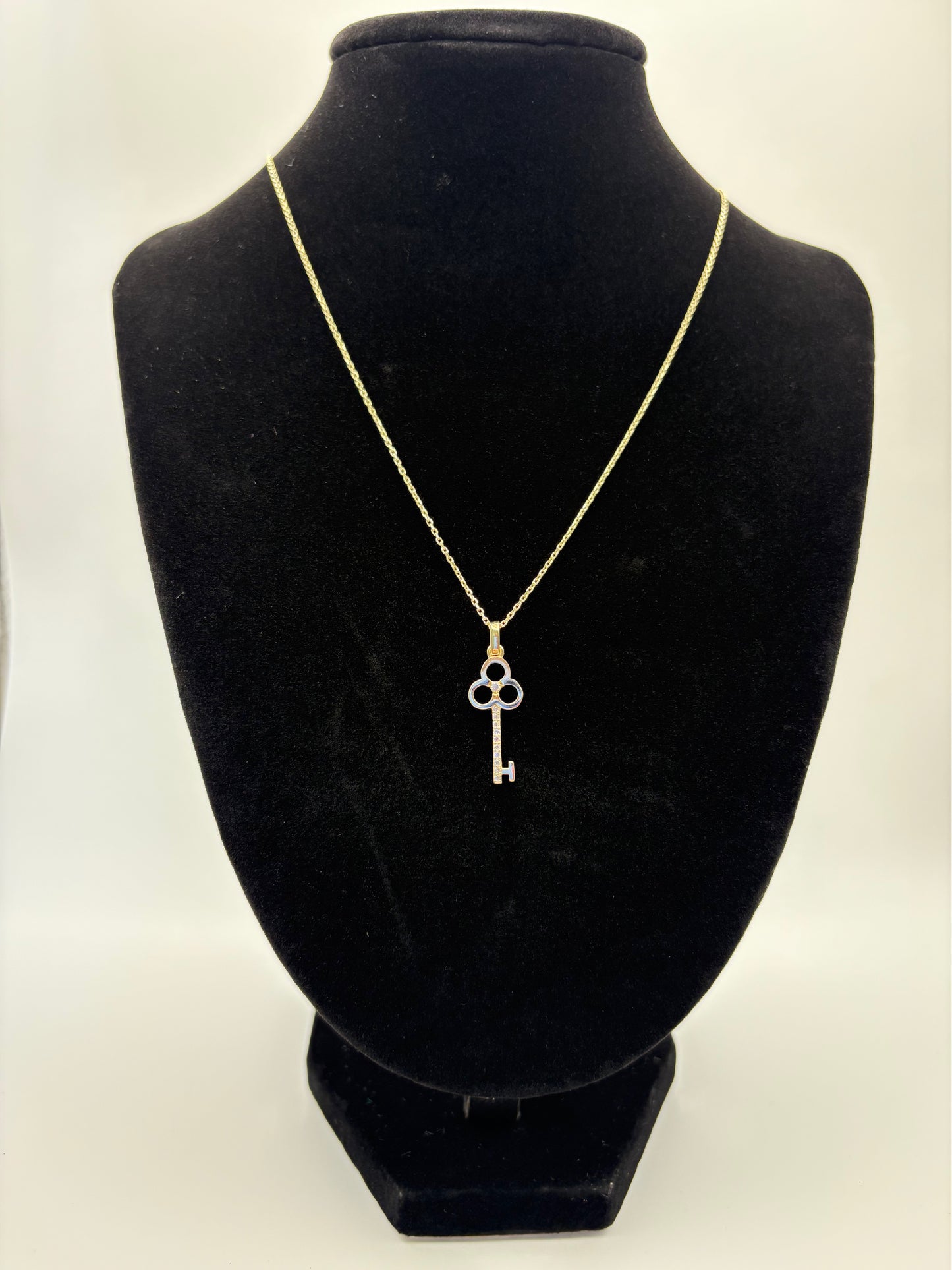 Fancy Chain Key with Clover 10k