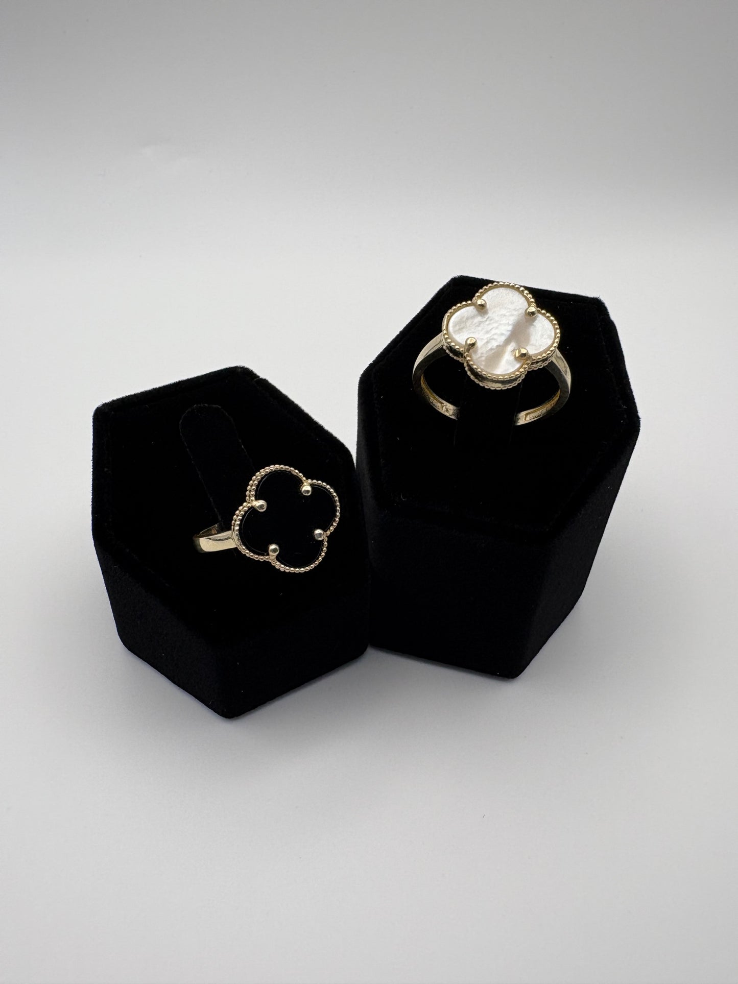 10k Gold Women’s Clover ring size7