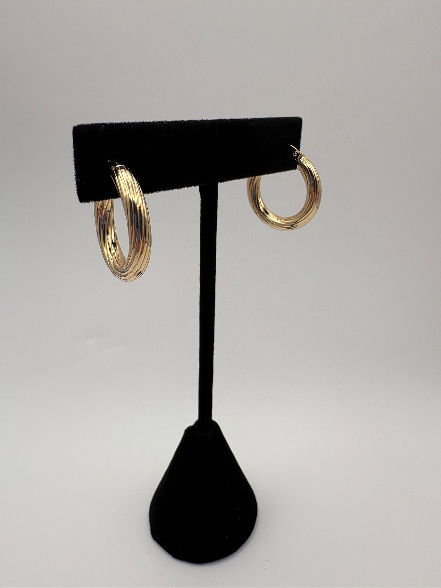 Small Hoop earrings 10k 4mmx22mm