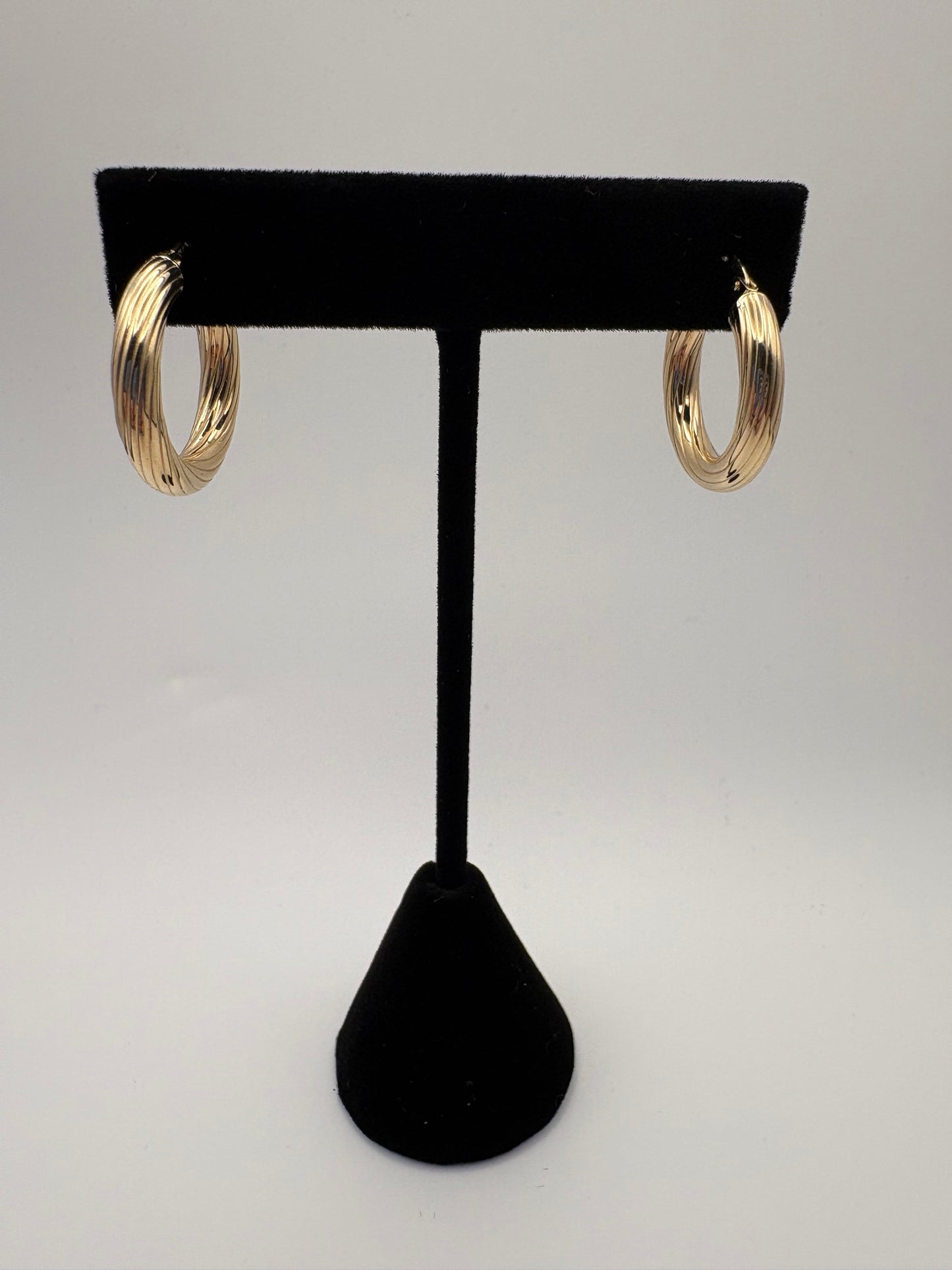 Small Hoop earrings 10k 4mmx22mm