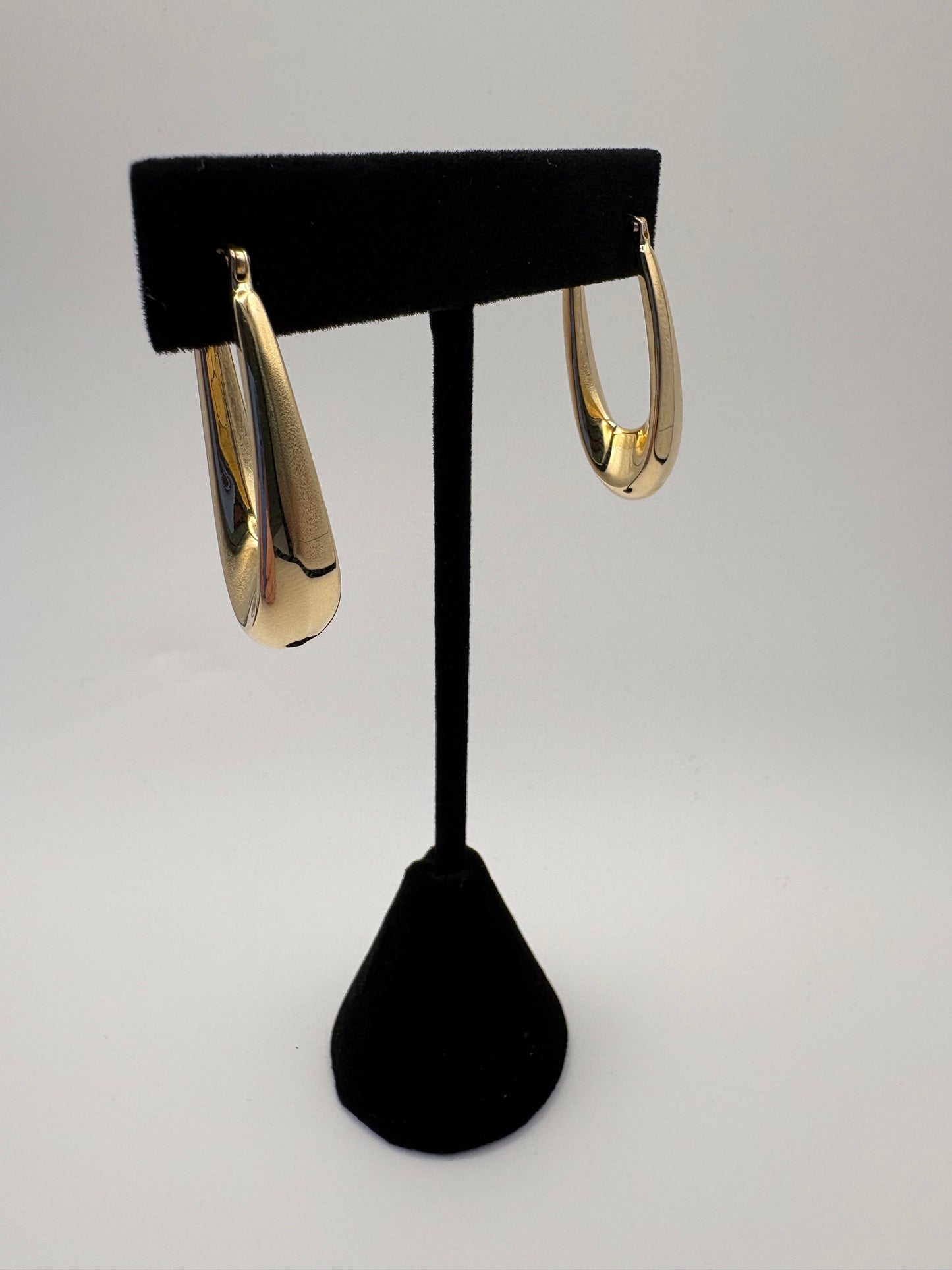 Oval gold hoop thick 10k