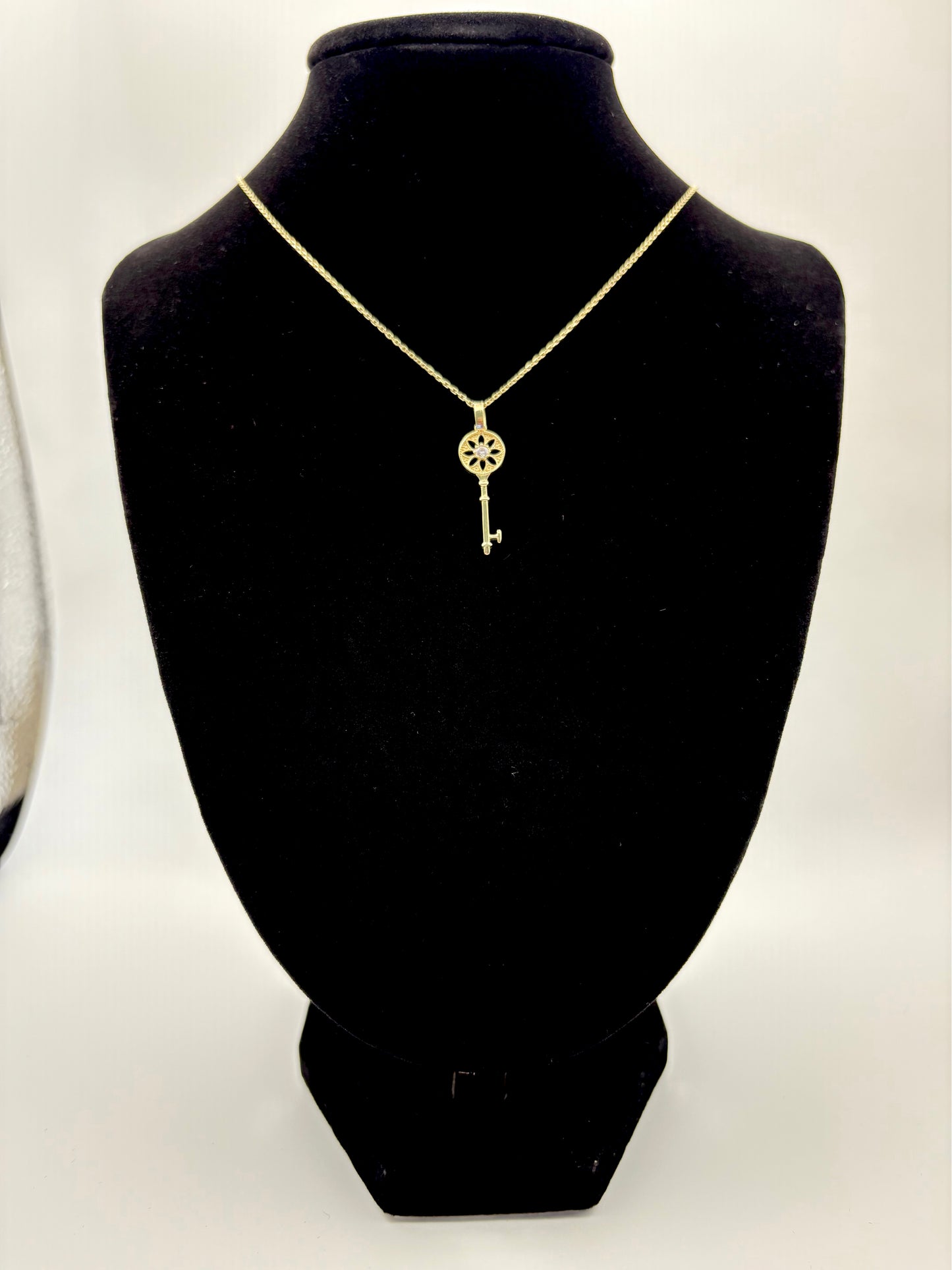 Fancy Chain Key with Flower 10k