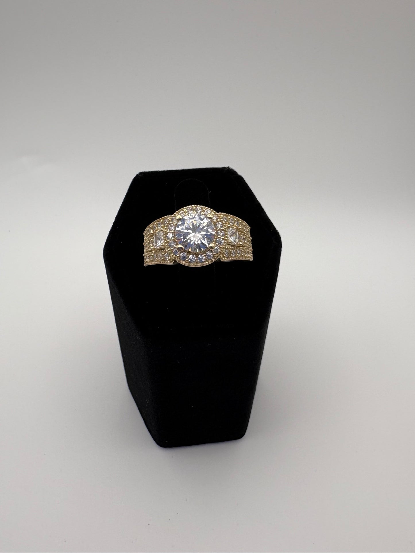 Women’s engagement ring / diamond 10k size 7