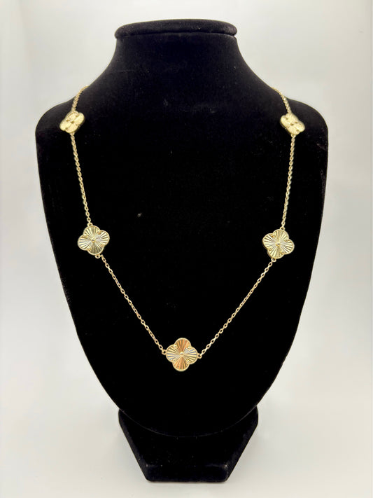 10k women’s necklace/5 clovers 18”
