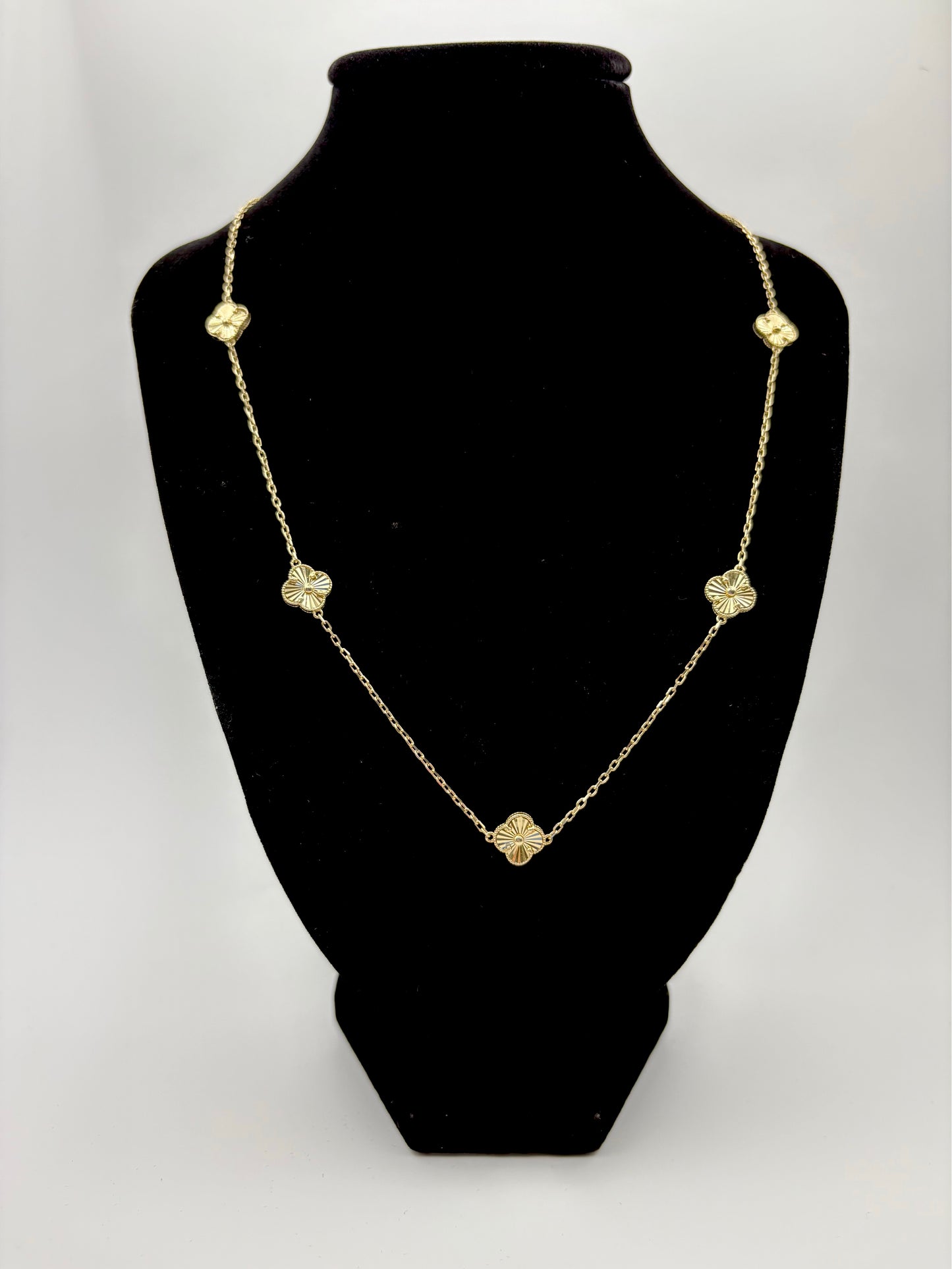 10k women’s necklace /5 clovers small 18”