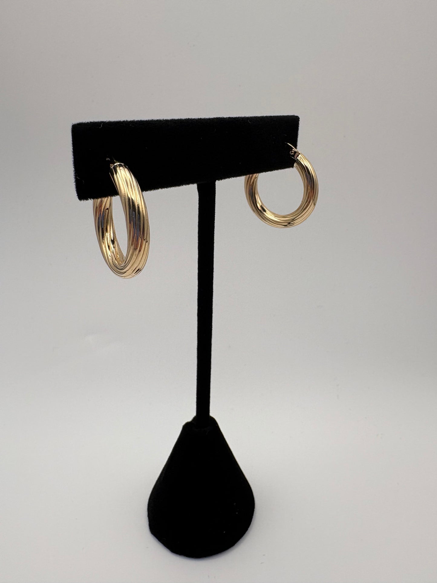 Small Hoop earrings 10k 4mmx22mm