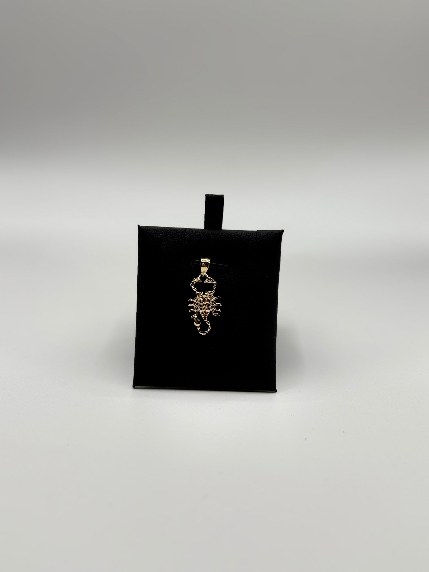 Charm escorpion mini