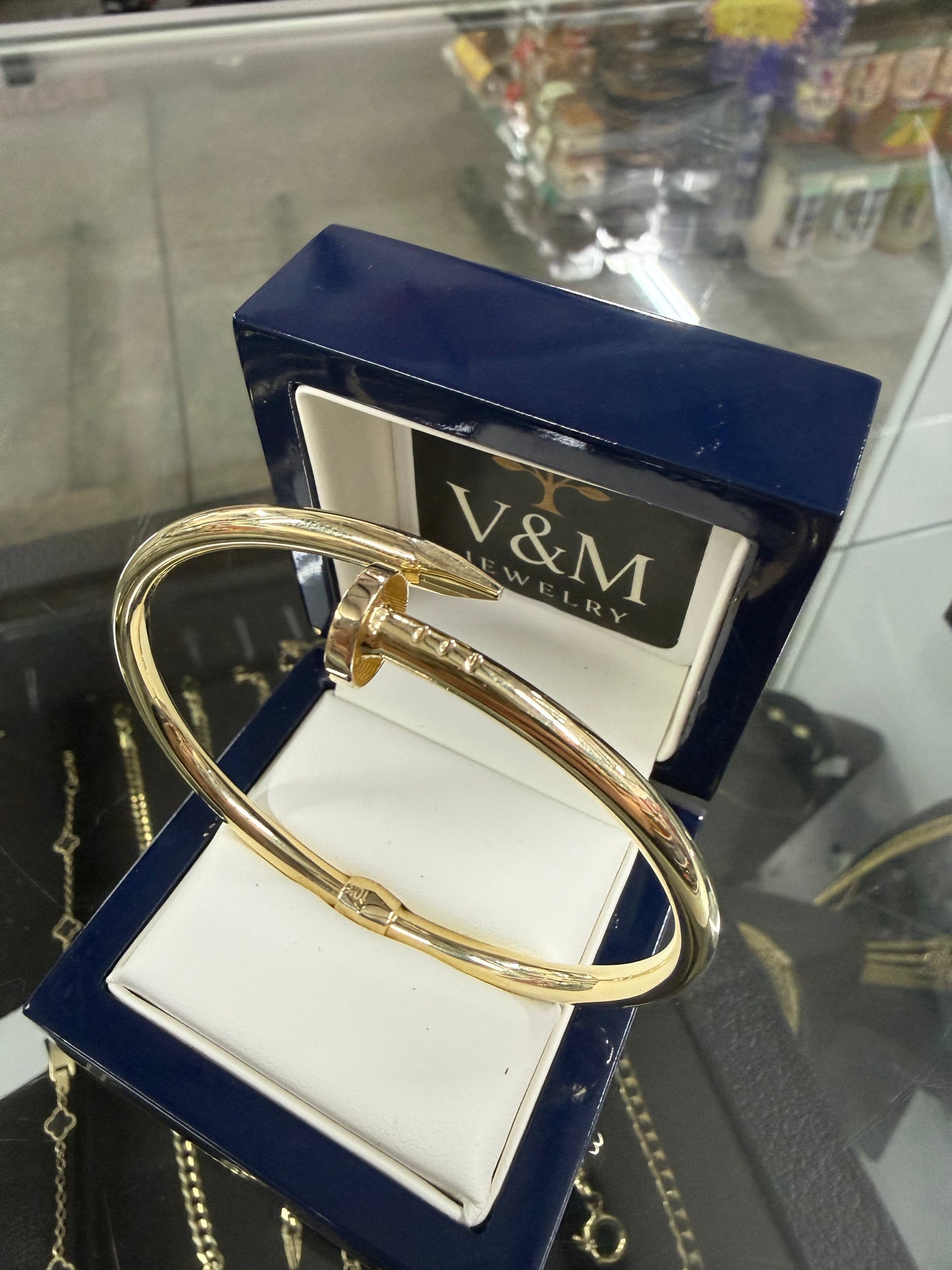 Nail bangle semi solid 10k