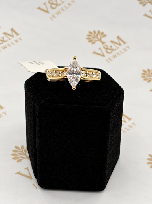 Fancy ring 10k size 8